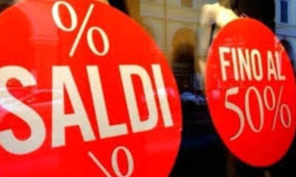 Cominciano i saldi estivi: 11 consigli per uno shopping tranquillo