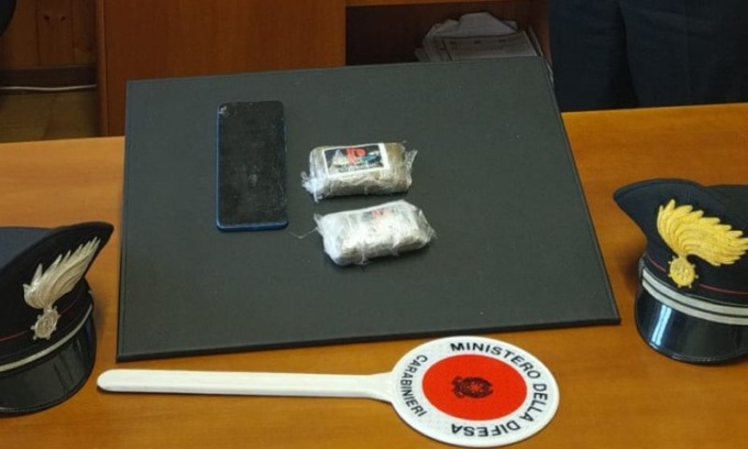 Alla finale del Torneo della Montagna con due etti di hashish nell’auto: 35enne in manette