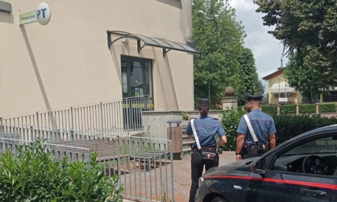 L’impiegato gli nega il prelievo dal conto della madre e lui devasta l’ufficio postale