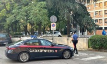 Cittadini segnalano movimenti sospetti e i carabinieri arrestano spacciatore
