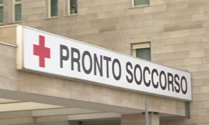 Al Pronto soccorso sotto l'effetto dell'alcol aggredisce medici e carabinieri