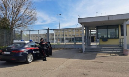 Agli arresti domiciliari, esce per acquistare cocaina: arrestato