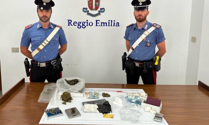 Nella casa occupata creano un market della droga: due fratelli arrestati