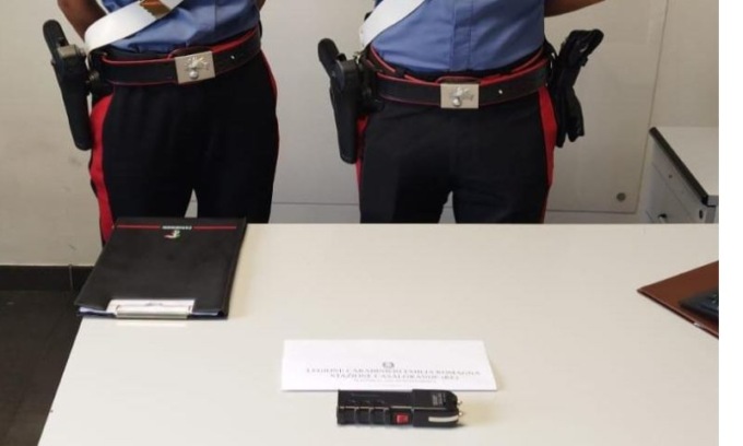 Minorenne usa il taser per fare paura a un coetaneo