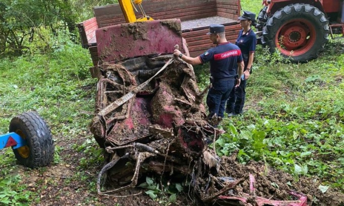 Sotterra un’automobile all’interno di un’area protetta. Scoperto e sanzionato