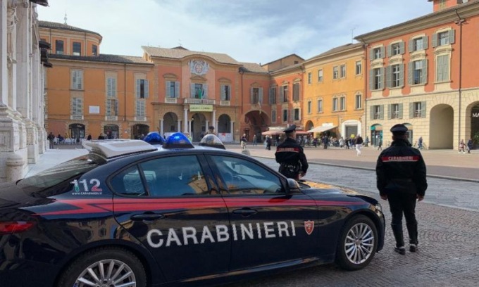 Cittadino magrebino ubriaco crea il caos all’interno del Mercato coperto e ferisce due carabinieri