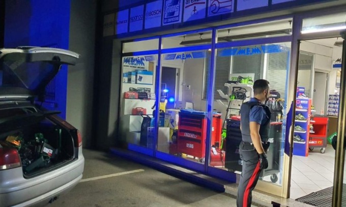 Carabinieri sventano furto ai danni di una ferramenta