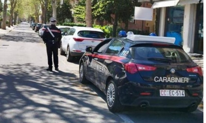 Provoca il caos per trovare il nuovo fidanzato dell’ex: “Ha preso il mio amore, lo ammazzo”