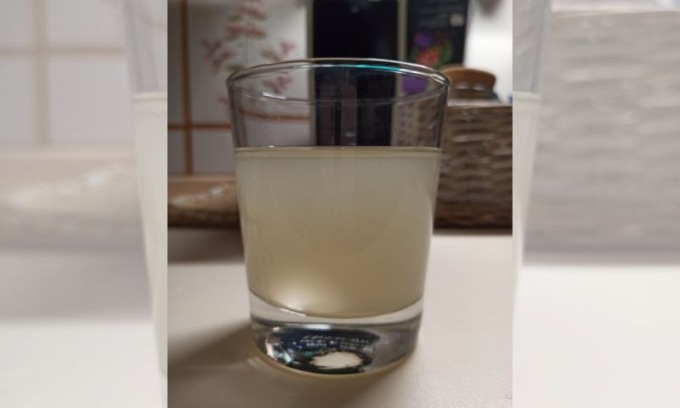 Dai rubinetti esce acqua torbida: torna il problema idrico nella Bassa