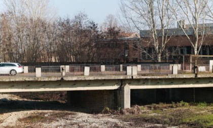 Reggio Emilia, accelerano i lavori per riaprire il ponte sul Crostolo insieme alle scuole