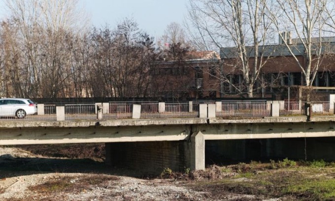 Reggio Emilia, accelerano i lavori per riaprire il ponte sul Crostolo insieme alle scuole