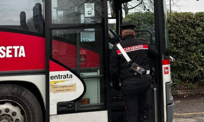 Sbaglia autobus e pretende con minacce di essere condotto in altro luogo