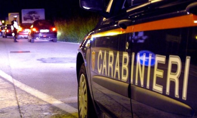 Scoperto a rubare, tenta la fuga ma viene fermato e arrestato dai Carabinieri