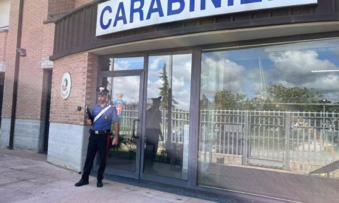 Dopo il furto su un furgone  forano gomma per fuggire