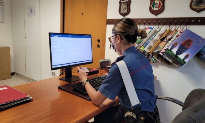 Gli rifiuta l’amicizia sui social e lui la minaccia di morte