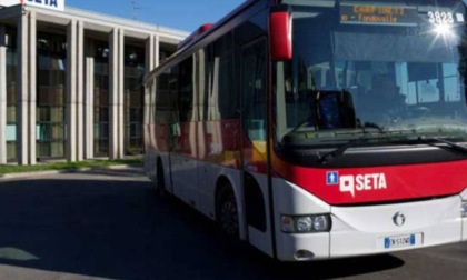 Scontro tra bus in Caserma Zucchi: nove feriti