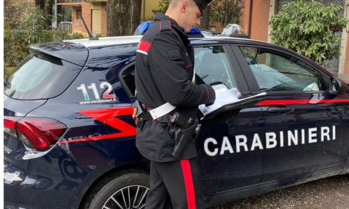 Danneggia un’auto sotto l’occhio di una telecamera: denunciato