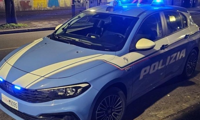 Cittadino segnala la presenza di un’auto sospetta: recuperata droga e arrestato giovane pusher