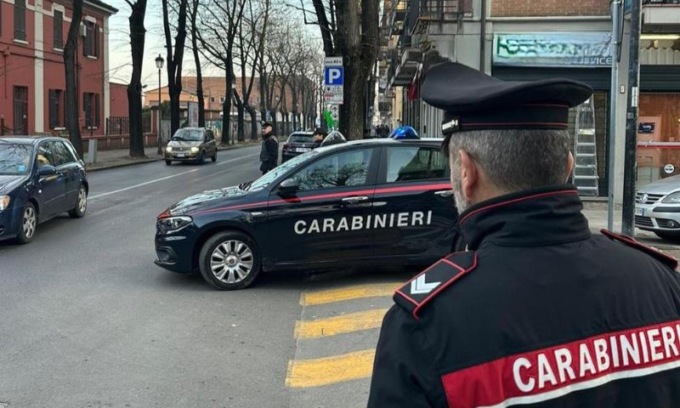 Viene picchiato e derubato mentre passeggia per via Turri