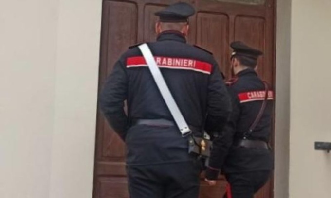 Vanno a fare le pulizie e “ripuliscono” la casa: denunciate