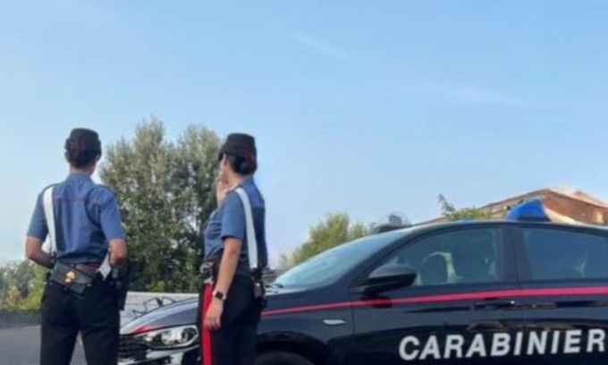 E’ licenziato dall’azienda ma si presenta di nuovo dal datore di lavoro armato di coltello