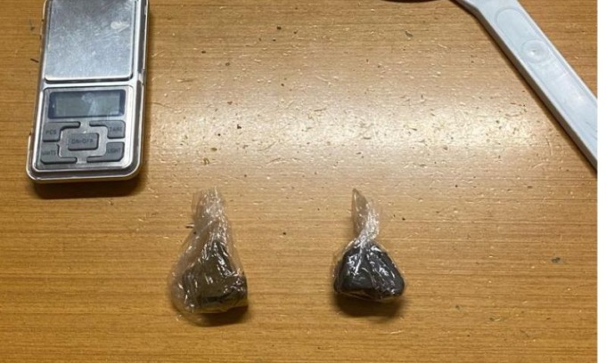 Nasconde la droga nei pantaloni: denunciato dai Carabinieri