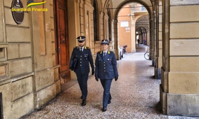 Guardia di Finanza scopre illecito giro di finanziamenti per ottenere borse di studio estere