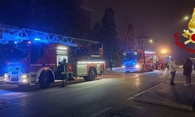 A fuoco un’abitazione: forse una sigaretta la causa