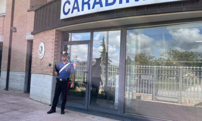 Minaccia l’ex fidanzato della sua ragazza: denunciato dai Carabinieri