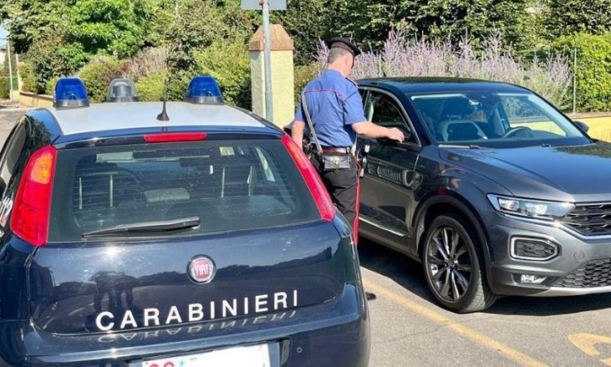 Deruba due studentesse durante le lezioni: denunciato un 17enne