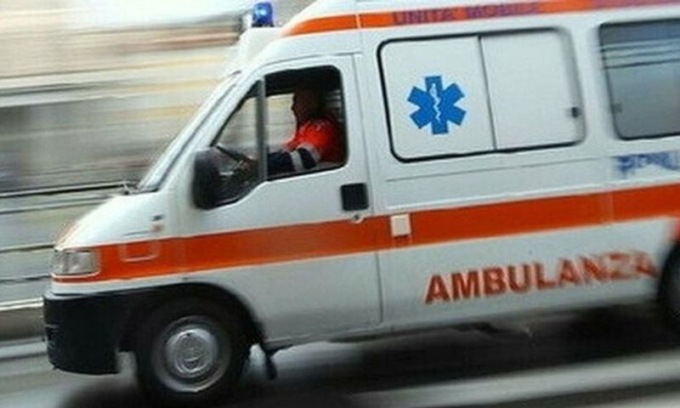 Con il motociclo va a sbattere contro un muretto: morto 60enne