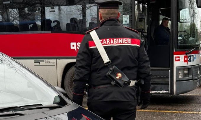 Controllato in autobus e sprovvisto di biglietto, dà le generalità di un conoscente: denunciato