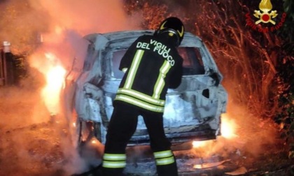 Auto alimentata a gasolio va a fuoco