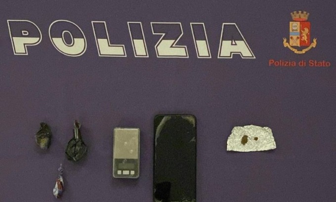 Sorpresa a spacciare droga: arrestata donna 40enne dai Carabinieri