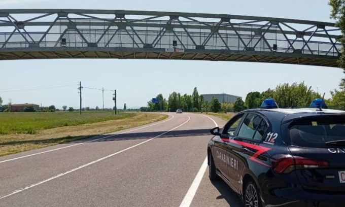 Annuncia via foto WhatsApp alla nonna di suicidarsi: salvato dai Carabinieri