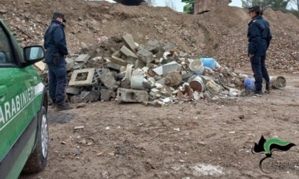 Falsificano la presenza di amianto in rifiuti da costruzione: indagate sei persone tra  cui 5 dipendenti pubblici di Arpae