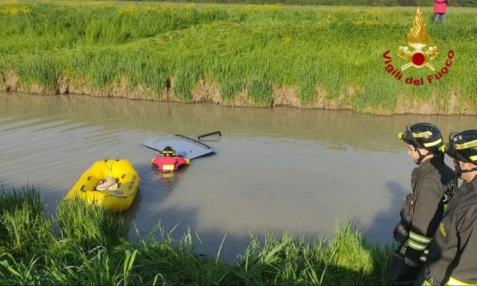 Recuperata auto dentro al canale Bondeno