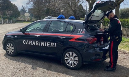 Lo minaccia con un coltello dopo un diverbio stradale