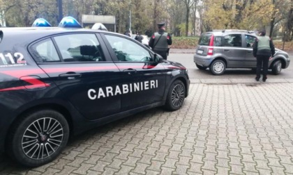 Cerca di nascondersi durante un controllo dei Carabinieri: denunciato