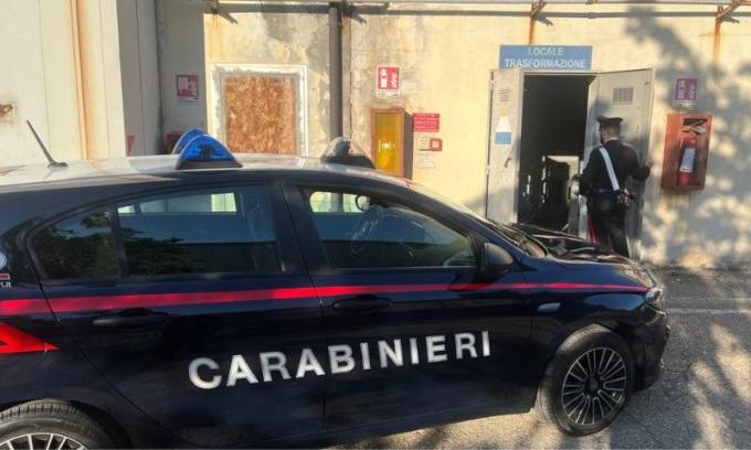 Da una cabina elettrica di trasformazione tentano il furto di oltre mezza tonnellata di rame: arrestati due albanesi