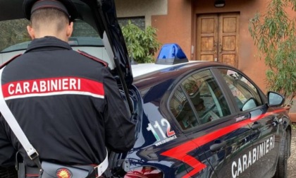 La picchia nonostante sia incinta e davanti a figlio minore: 28enne in detenzione domiciliare