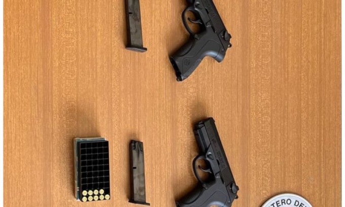 A bordo di scooter tre minori esplodono in aria alcuni colpi di pistola