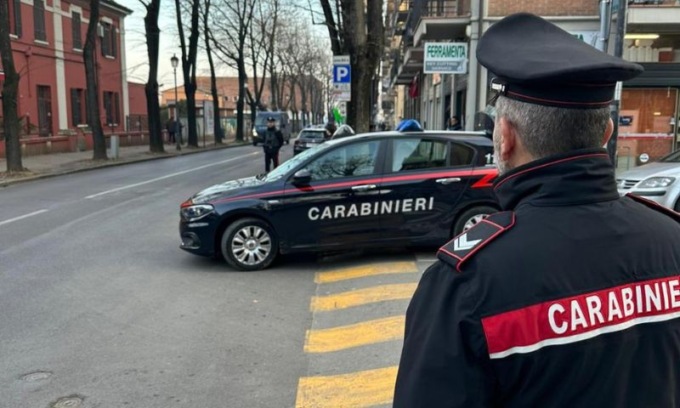 Trovato hashish tra il battistrada e un’aiuola in zona Stazione storica
