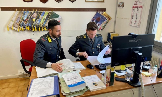 Scoperta frode fiscale per sei milioni di euro in negozio di abbigliamento gestito da titolare di etnia cinese