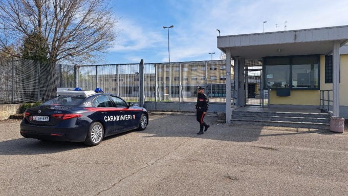 È violento con la compagna: arrestato 52enne