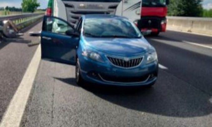 Camionista sorpreso ubriaco in autostrada