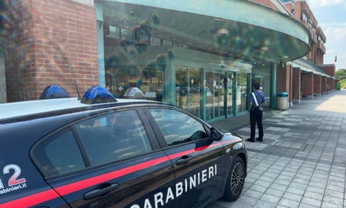 Divieto di avvicinamento e braccialetto elettronico per marito violento