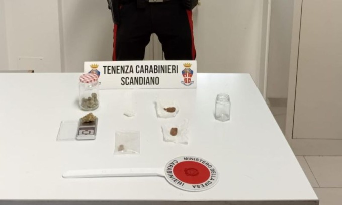 Nei loro marsupi nascondono la droga: denunciati due giovani