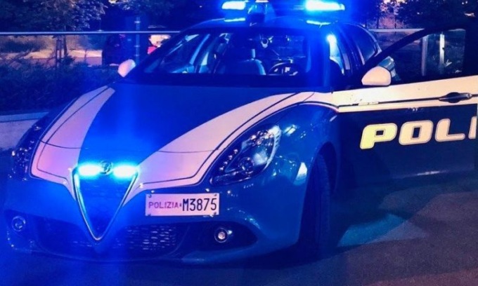Fugge all’alt della Polizia di Stato perché ha due panetti di hashish: arrestato