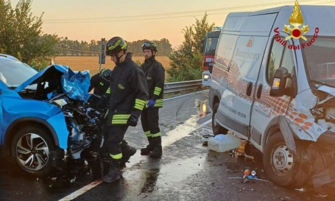 Scontro tra furgone e auto: grave un 76enne di Gualtieri